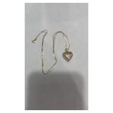 4.6 g 14 K gold and diamond heart necklace