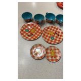 Tin toy tea set not complete