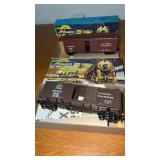 2 HO Athearn Box Cars