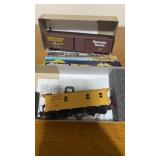2 Athearn HOnScale Caboose & Boxcar
