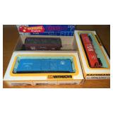 3 Bachmann & Roundhouse HO Railroad Cars