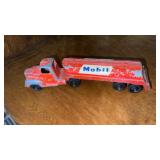 Tootsietoy red 1947 Mack L Lune Mobil tanker