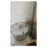Stove top popcorn maker