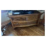 Oak  Tv stand  43 x 18.5 x  22  tv not