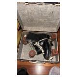 Menï¿½s black roller skates in hard case size 9