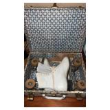 Womanï¿½s white  roller skates size 7 in hard case
