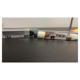2 Semi tru k and trailers   HO SCALE