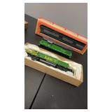 2 HO Athearn Railroad Burlington & MKT