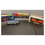 4 HO Railroad Cars , Walthers, AHM & more