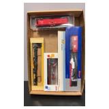 Set of 5 HO Scale Train Cars Walthers, Roco, &