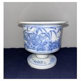 C. 1900 Japanese Imari Blue/White Footed Planter