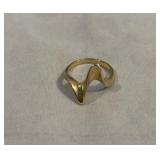 10KT Gold Curved Heart Beat Ring