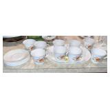 Vintage Corelle Wildflower Coffee Cups & Plate