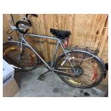 C 1980 Peugeot UO-8 Mens Touring 10-Speed Bike