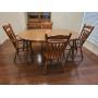 NICE MAPLE DINING TABLE W/ 4 CHAIRS