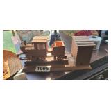 WIND-UP WORKING ON THE RAILROAD WOODEN TRAIN