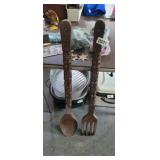 WOODEN FORK AND SPOON WALL DECOR