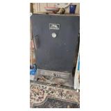 MASTERBUILT SMOKER *NO CONTENTS
