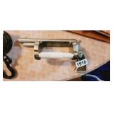 REVOLVER TOILET PAPER HOLDER