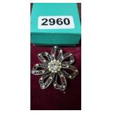 FLOWER PIN