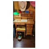 WOODEN DESK *NO CONTENTS