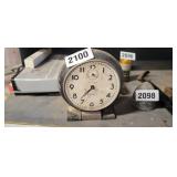 VNTAGE WESTCLOX ALARM CLOCK *NEEDS LOVE