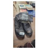BLACK BOOTS