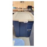 TOTE WITH LID