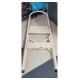 STEP LADDER