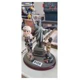 9/11 FIREMAN AND STATUE FIGURINE