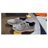NIKE SHOES SIZE 5Y (WOMENS SIZE 7)