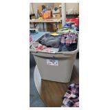 TOTE OF WOMENS CLOTHING