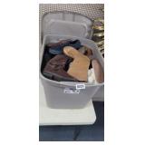 TOTE OF SHOES *MIXED SIZES