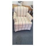 ETHAN ALLEN CHAIR *NEEDS CLEANED