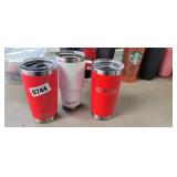 3 TRAVEL HUGS *2 YETI