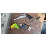 4 TOY GUNS
