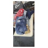 LOT OF WOMENS PANTS *MOSTLY 3 AND 4s