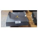 JORDAN SHOES SIZE 9C  (USED)