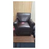 CHILDS LEATHER CHAIR *GOOD SHAPE