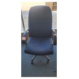 OFFICE CHAIR *NEEDS CLEANED