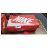 NIKE SHOES SIZE 7Y  (USED)