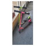 (2) RAZOR SCOOTERS (1) CHARGER, UNTESTED