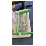ADJUSTABLE TRUCK STEP