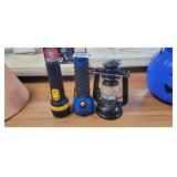 (2) FLASHLIGHTS AND LANTERN