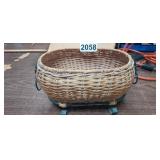 WOVEN BASKET DECOR
