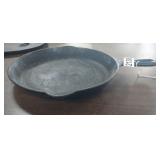 10 1/2" CAST IRON SKILLET. TAIWAN