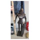 MEDIEVAL KNIGHT IN ARMOR STATUE