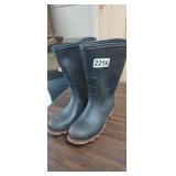 RUBBER BOOTS, SIZE 4, GENTLY USED
