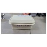 TUPPERWARE DISH