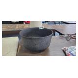 FOOTED 11IN CAST IRON POT